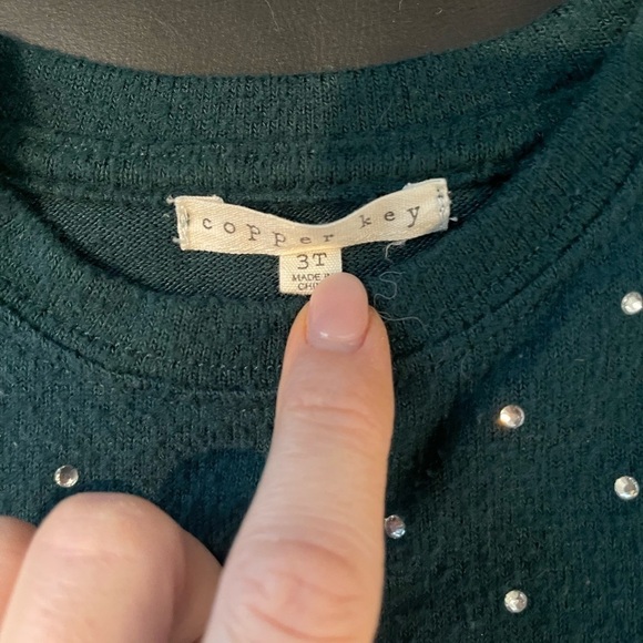 Toddler girls green top w/ rhinestones - Picture 2 of 5